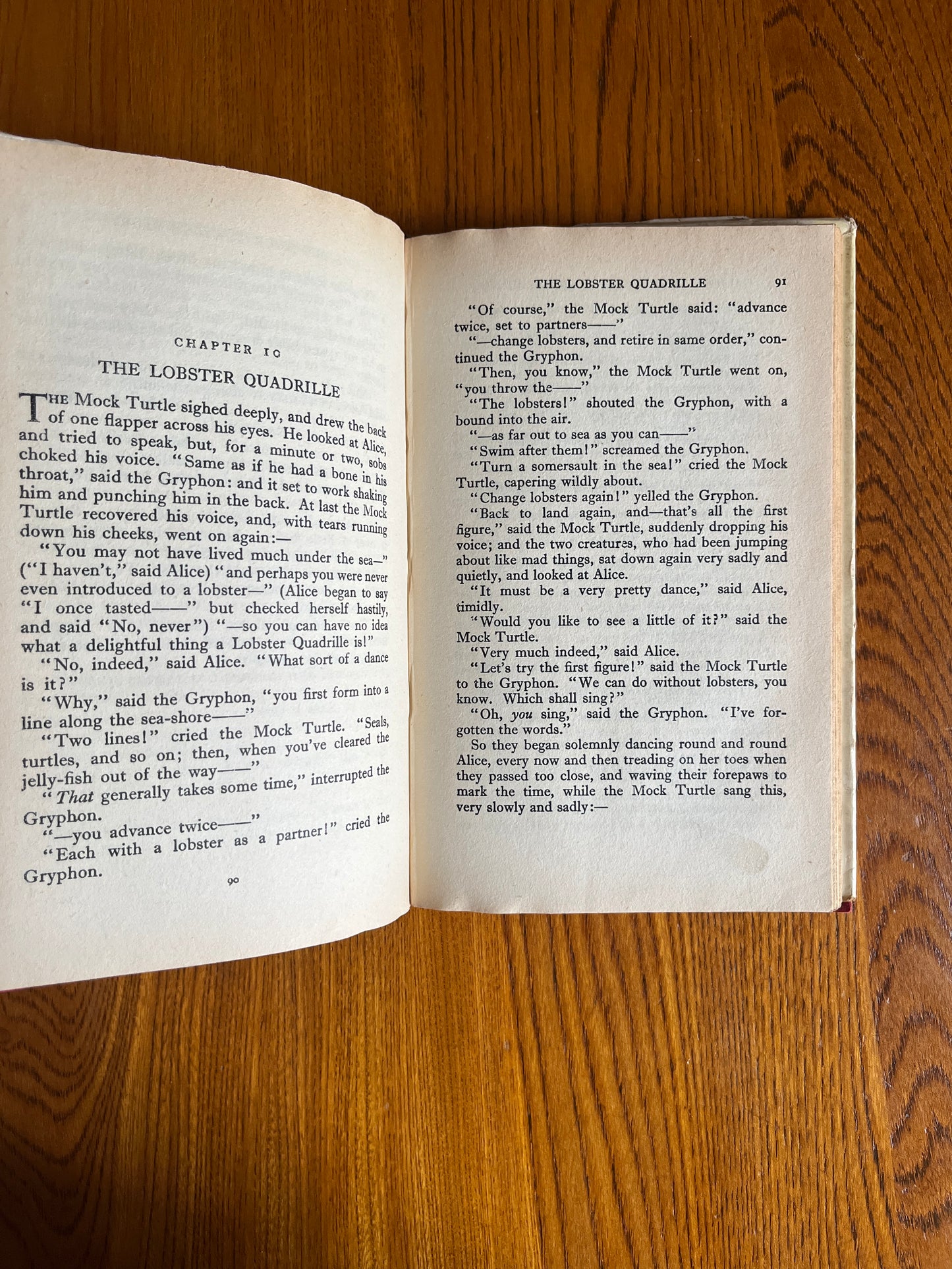 Alice in Wonderland and Through the Looking Glass - Lewis Carroll
