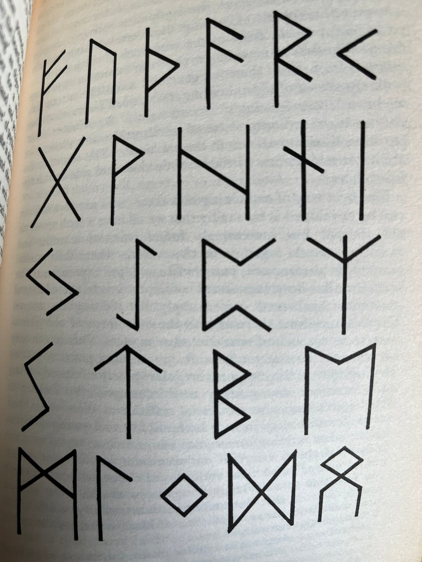 A Witch Alone: Thirteen Moons to Master Natural Magic - Marian Green