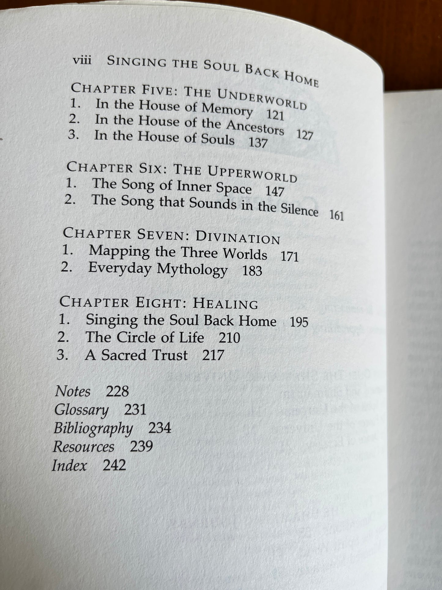 Singing the Soul Back Home: Shamanism in Daily Life - Caitlín Matthews