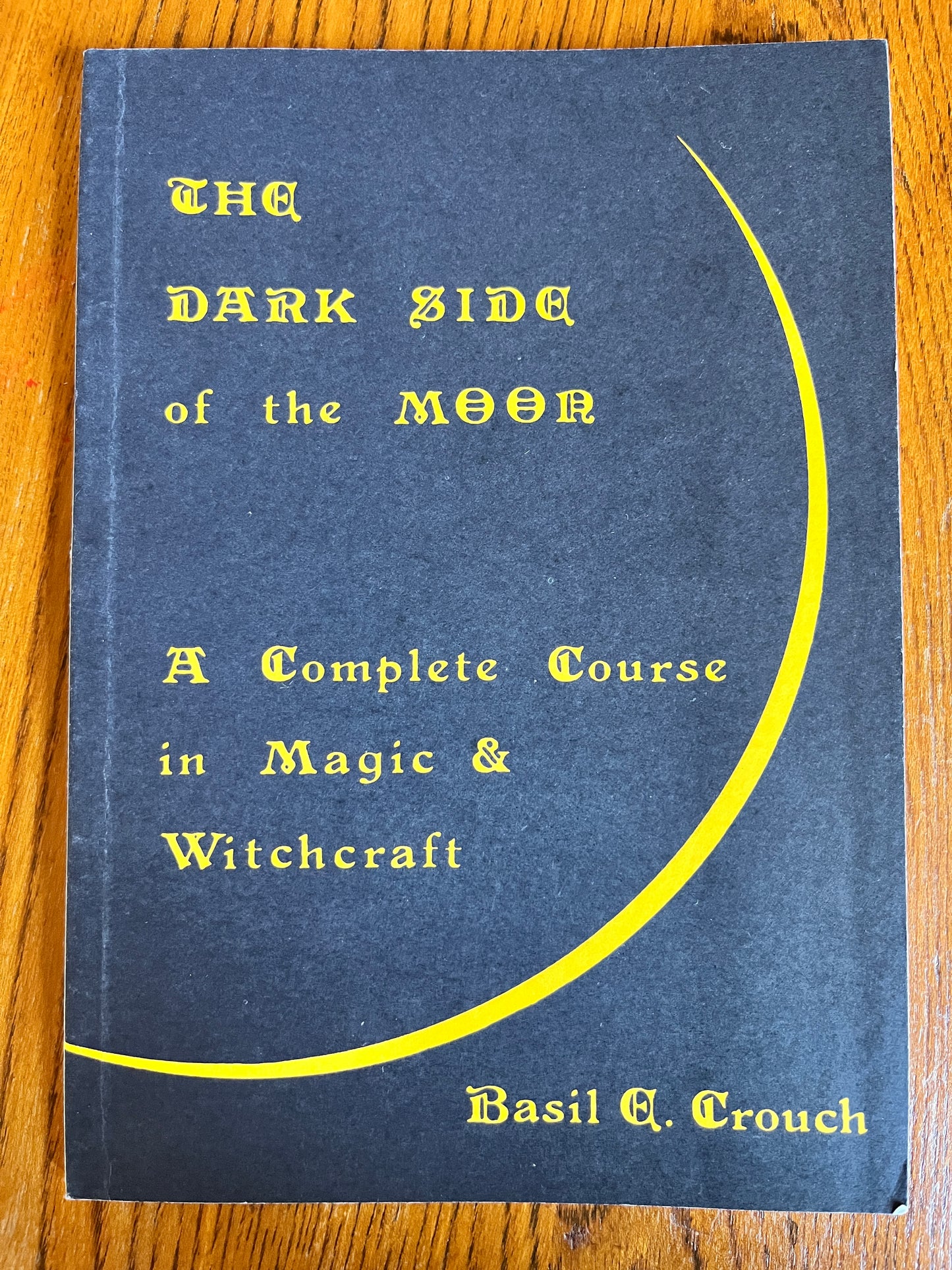 The Dark Side of the Moon: A Complete Course in Magic & Witchcraft - Basil E. Crouch (Finbarr First Edition 1987)
