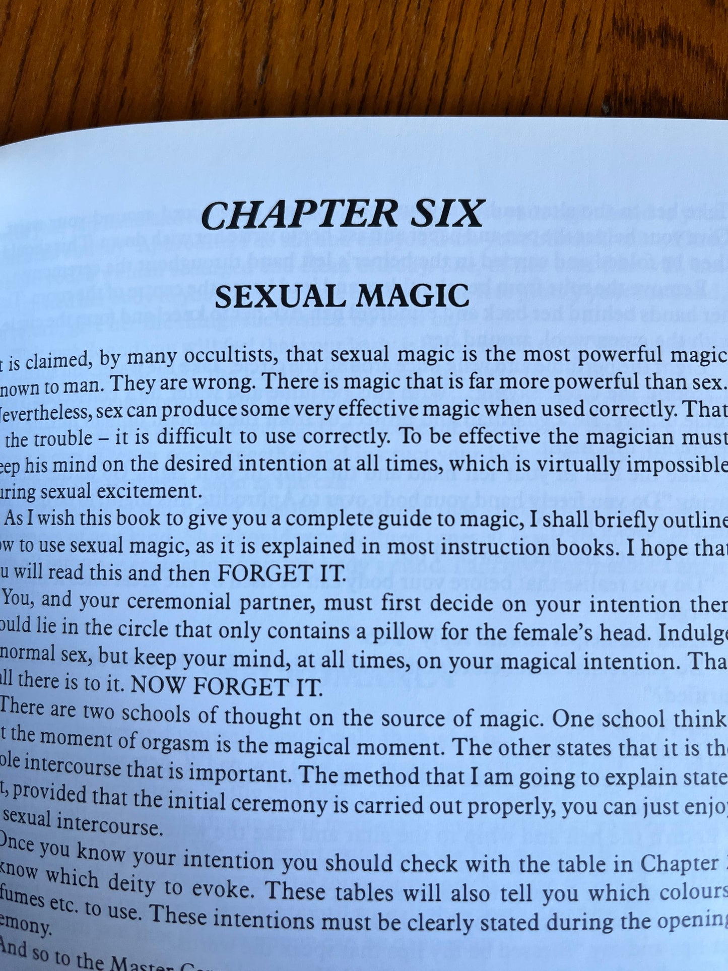 The Dark Side of the Moon: A Complete Course in Magic & Witchcraft - Basil E. Crouch (Finbarr First Edition 1987)