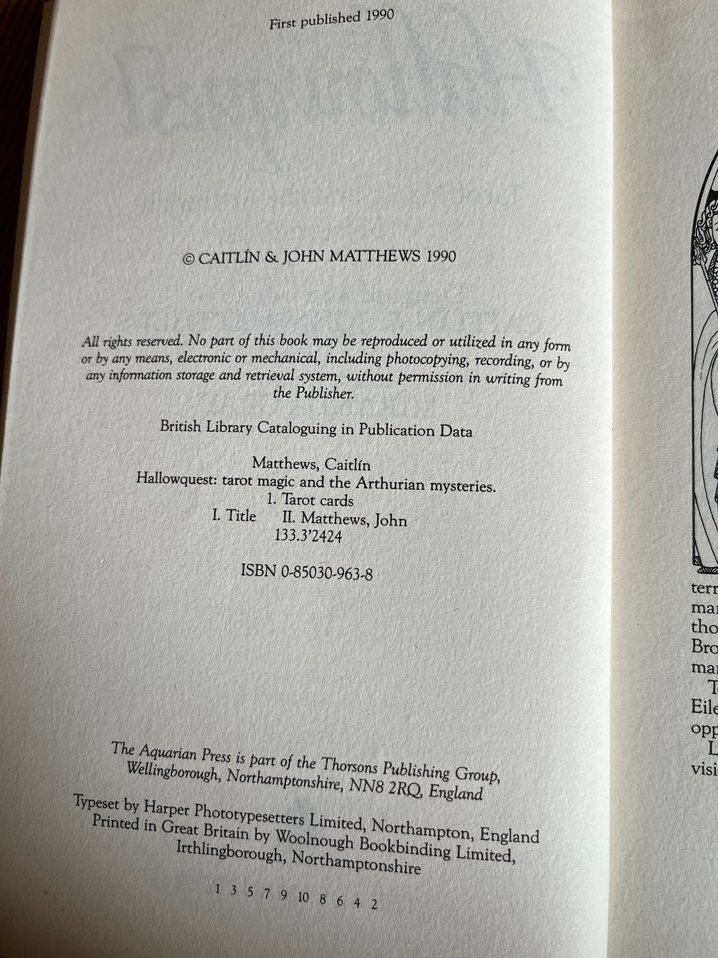 Hallowquest: Tarot Magic and the Arthurian Mysteries - Caitlin & John Matthews (First Edition)