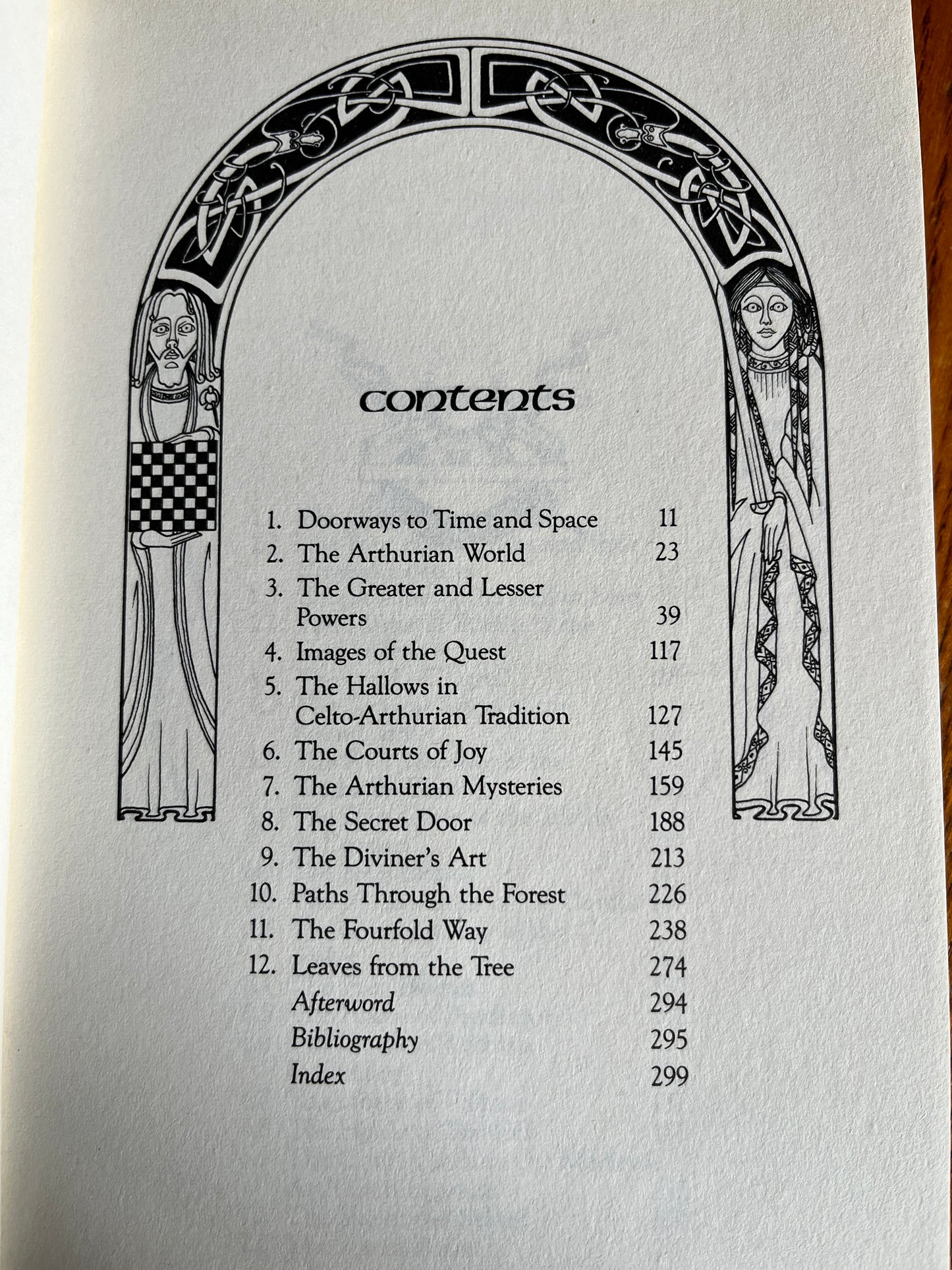 Hallowquest: Tarot Magic and the Arthurian Mysteries - Caitlin & John Matthews (First Edition)