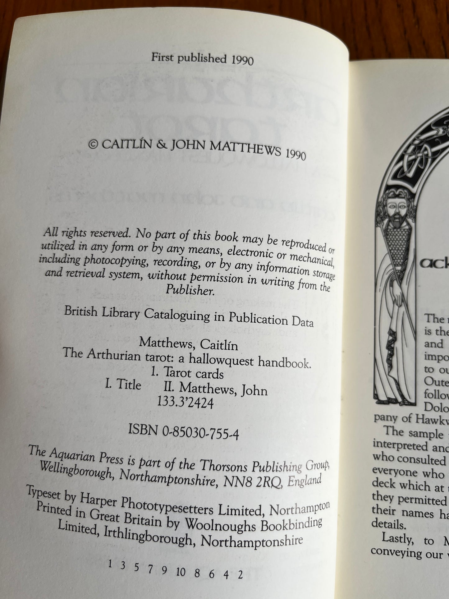 The Arthurian Tarot: A Hollowquest Handbook - Caitlin and John Matthews (First Edition)