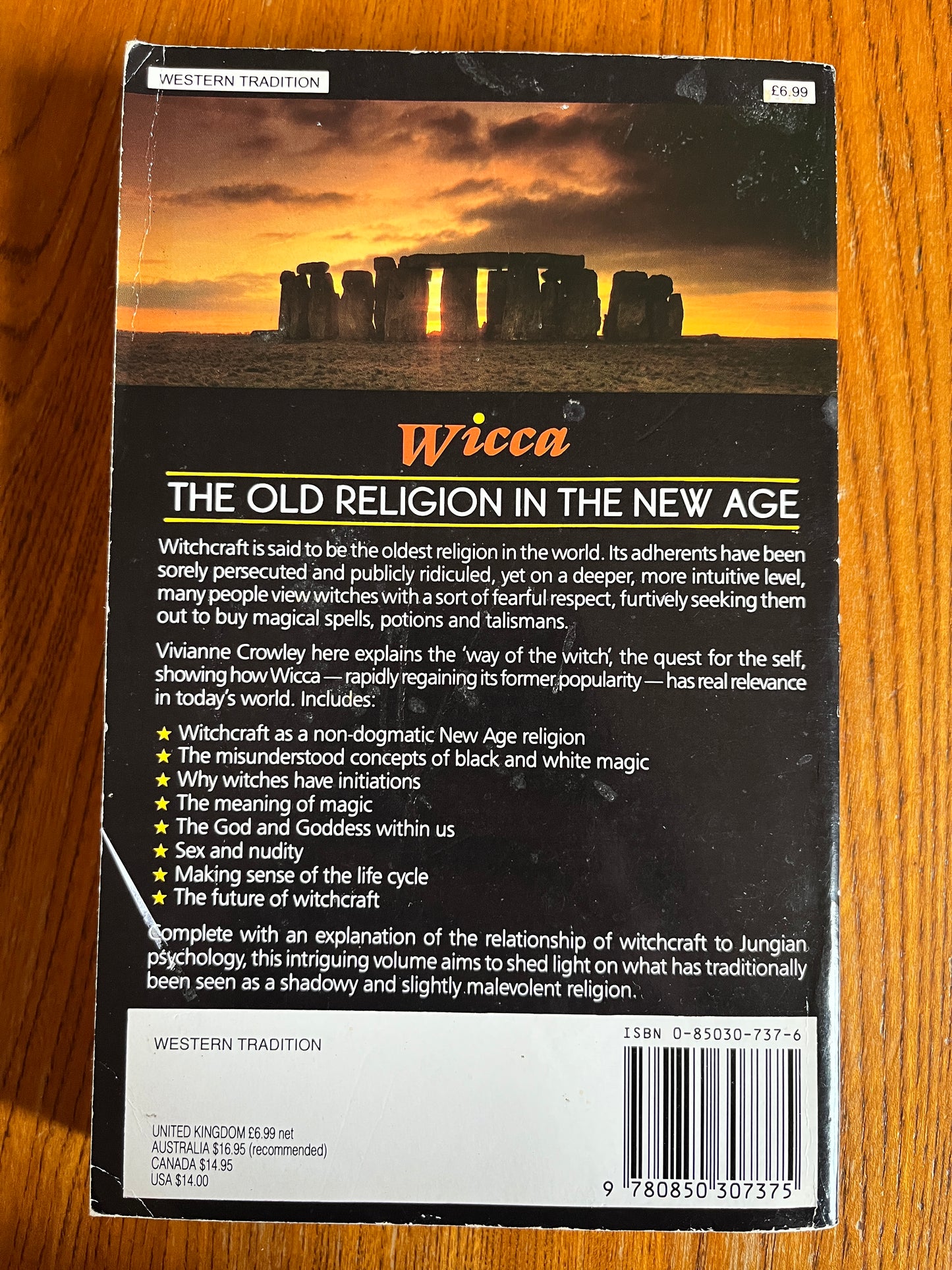 Wicca: The Old Religion in the New Age - Vivianne Crowley