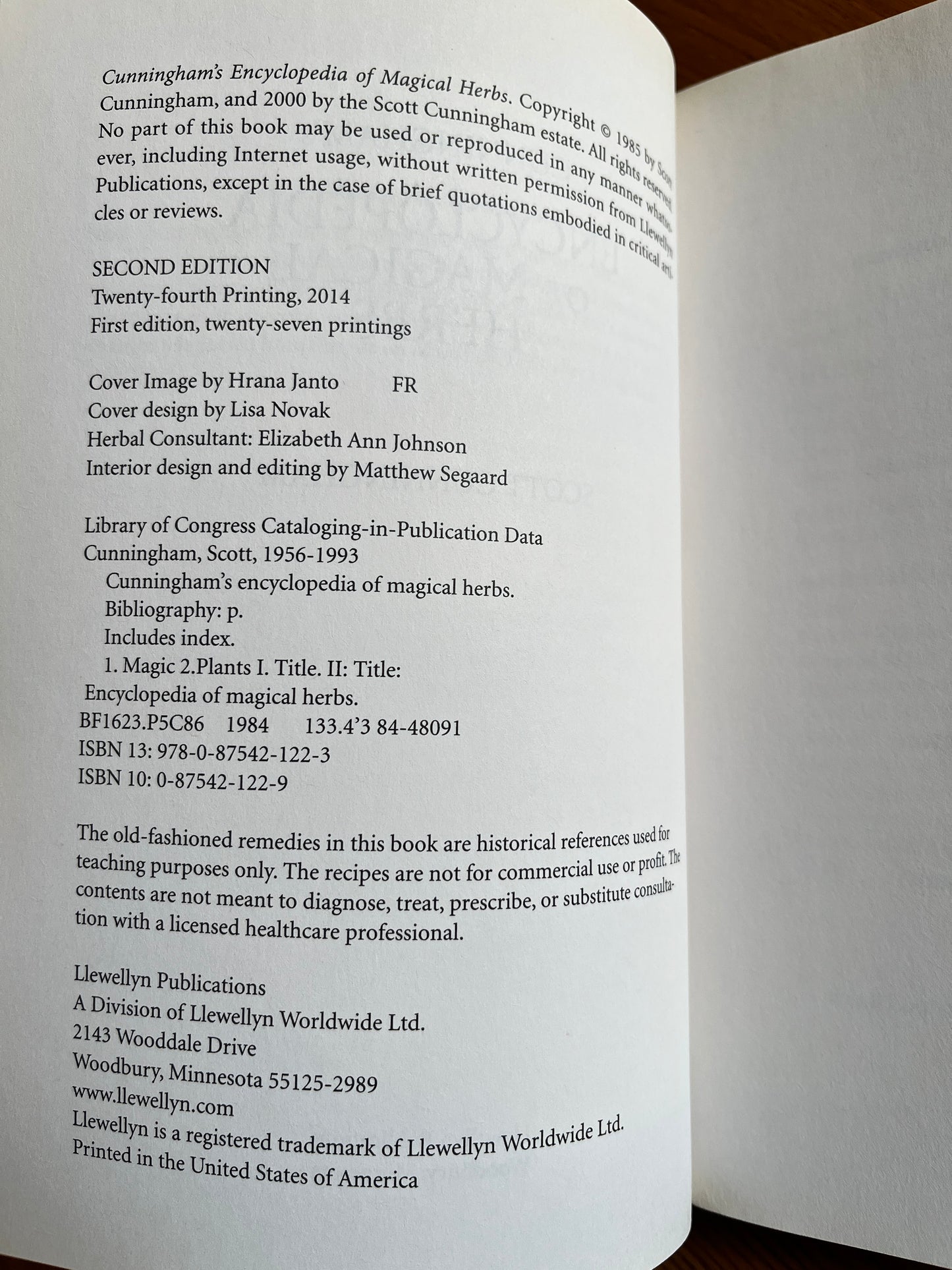 Cunningham's Encyclopedia of Magical Herbs - Scott Cunningham