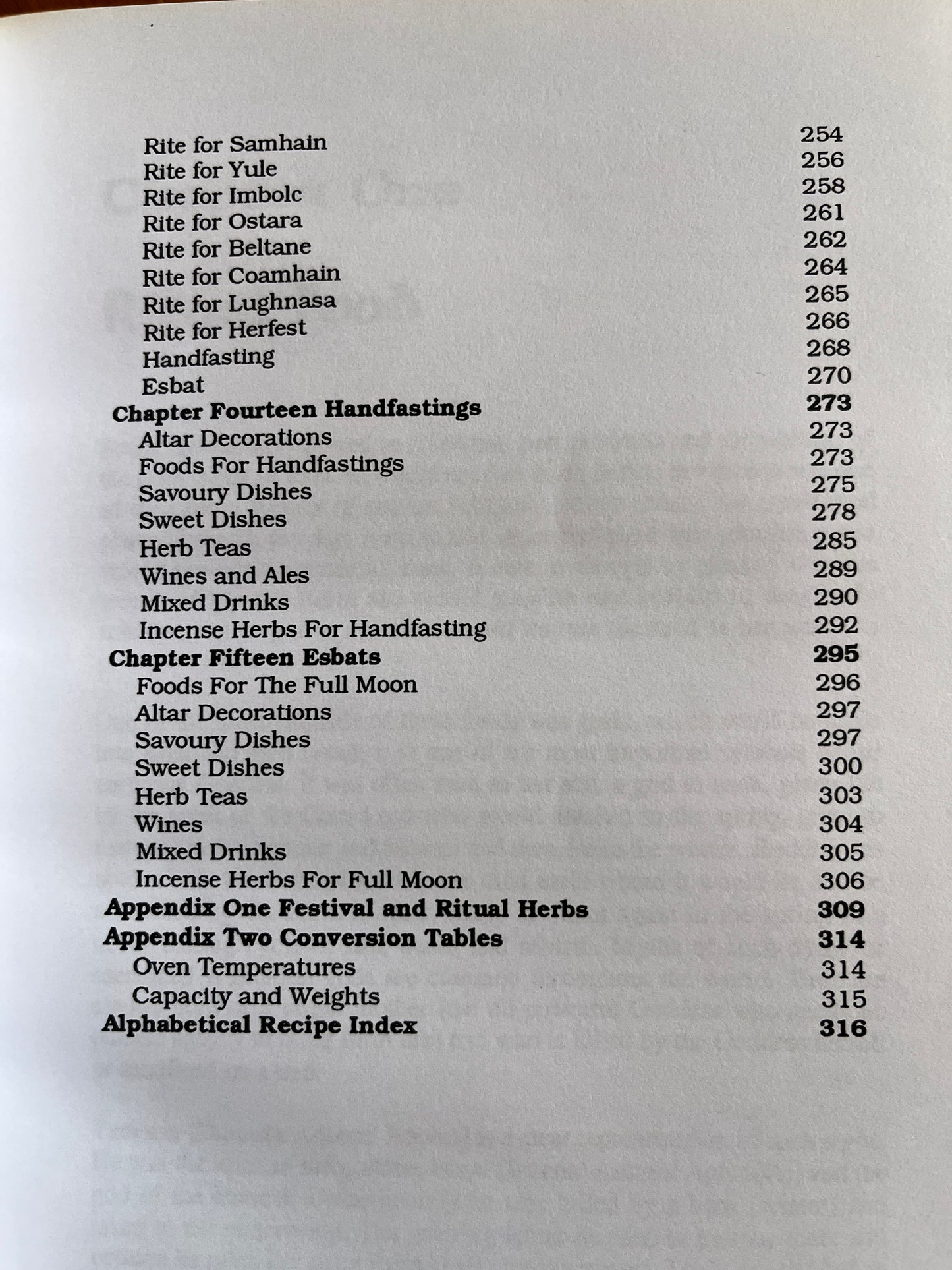 Pagan Feasts: Seasonal Food for the Eight Festivals - Anna Franklin & Sue Phillips (First Edition)