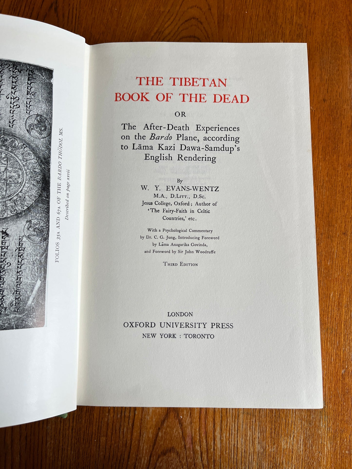 The Tibetan Book of the Dead - Lāma Kazi Dawa-Samdup, CG Jung and W Y Evans-Wentz (1960 Third Edition)