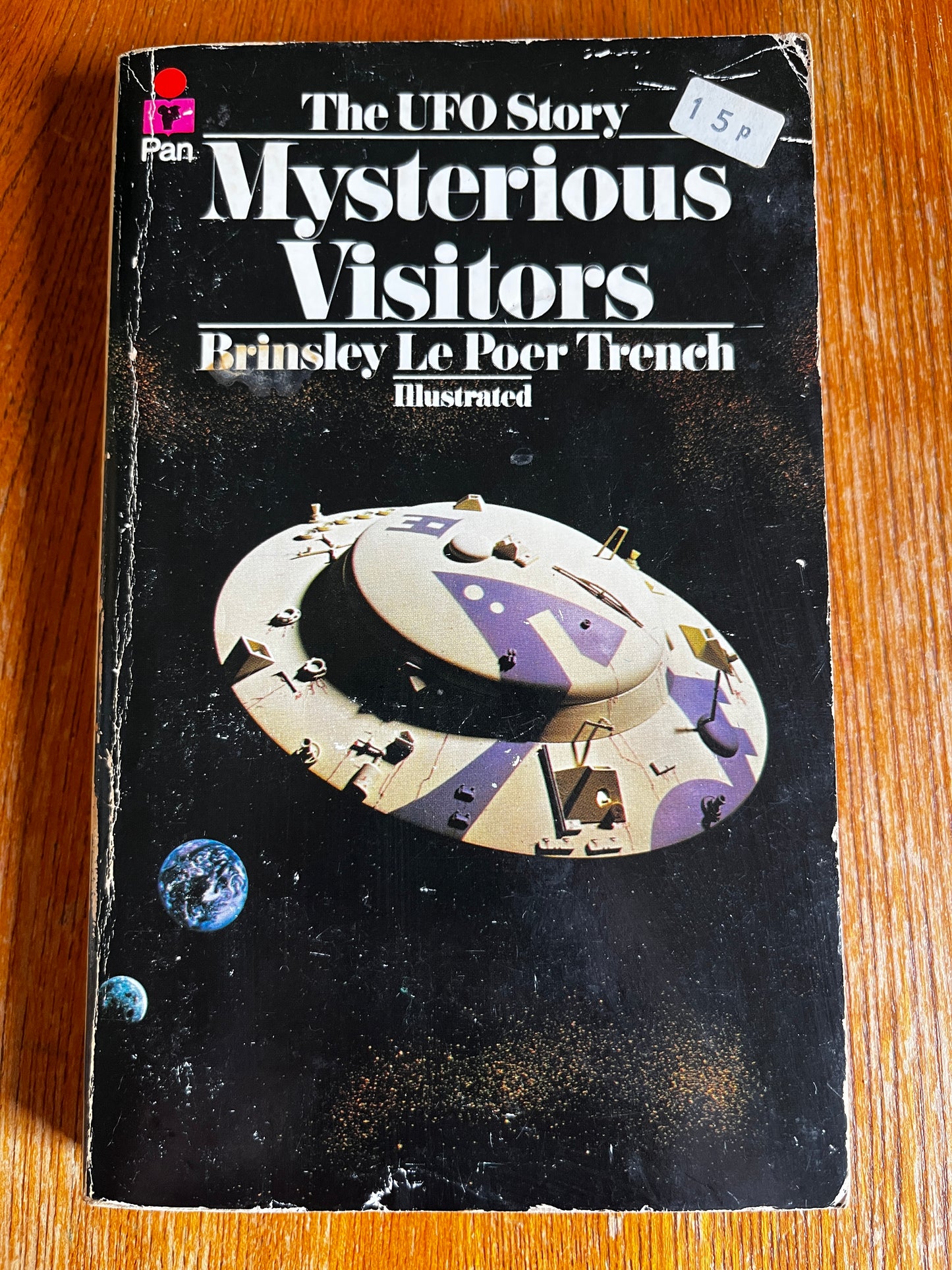Mysterious Visitors: The UFO Story - Brinsley Le Poer Trench (1975 Pan Books)