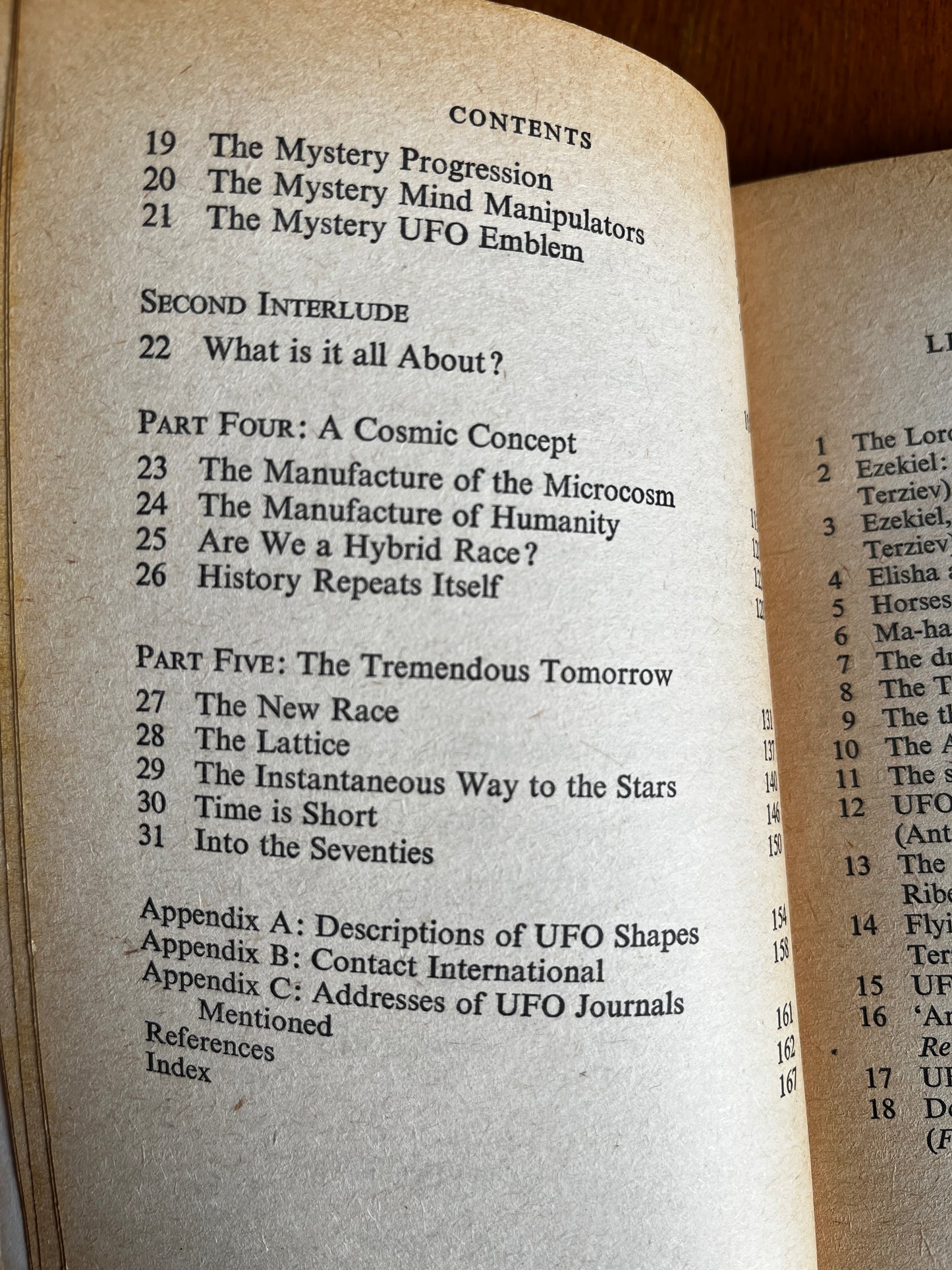 Mysterious Visitors: The UFO Story - Brinsley Le Poer Trench (1975 Pan Books)