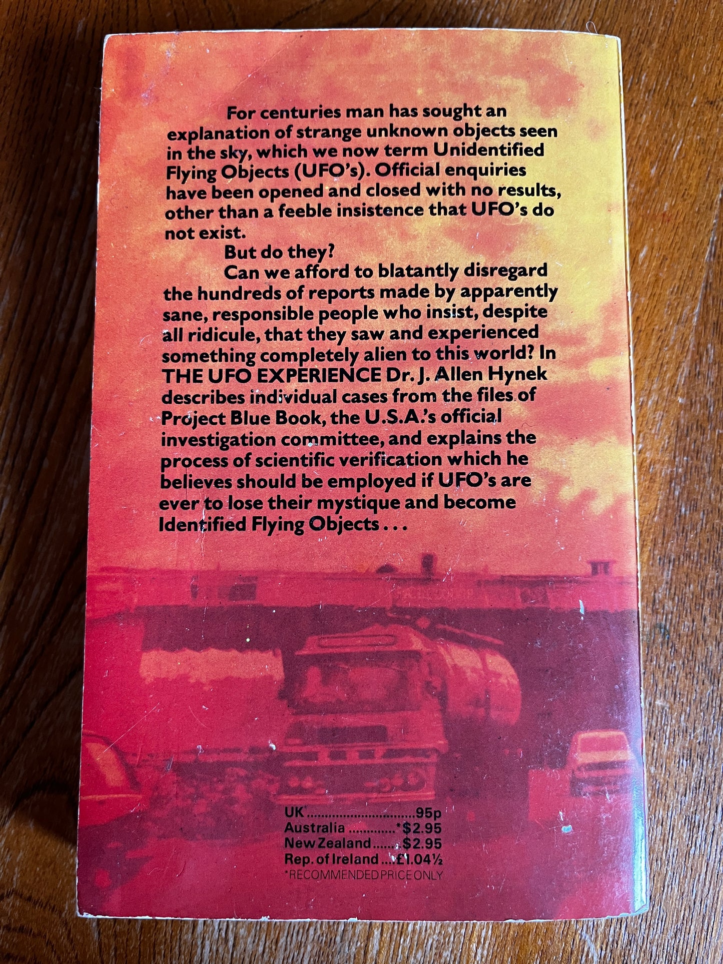 The UFO Experience: A Scientific Enquiry - J Allen Hynek