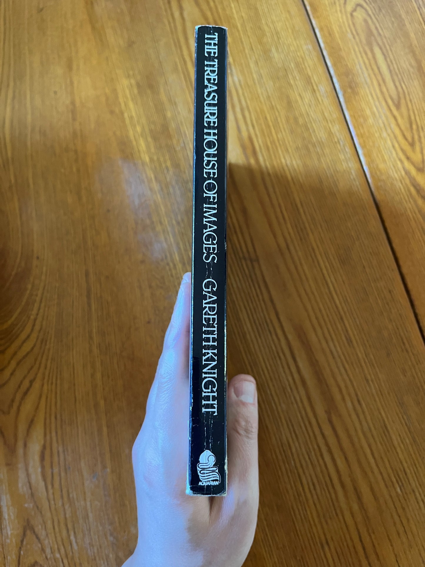 Tarot Symbology: The Treasure House of Images - Gareth Knight (1986 First Edition Paperback)