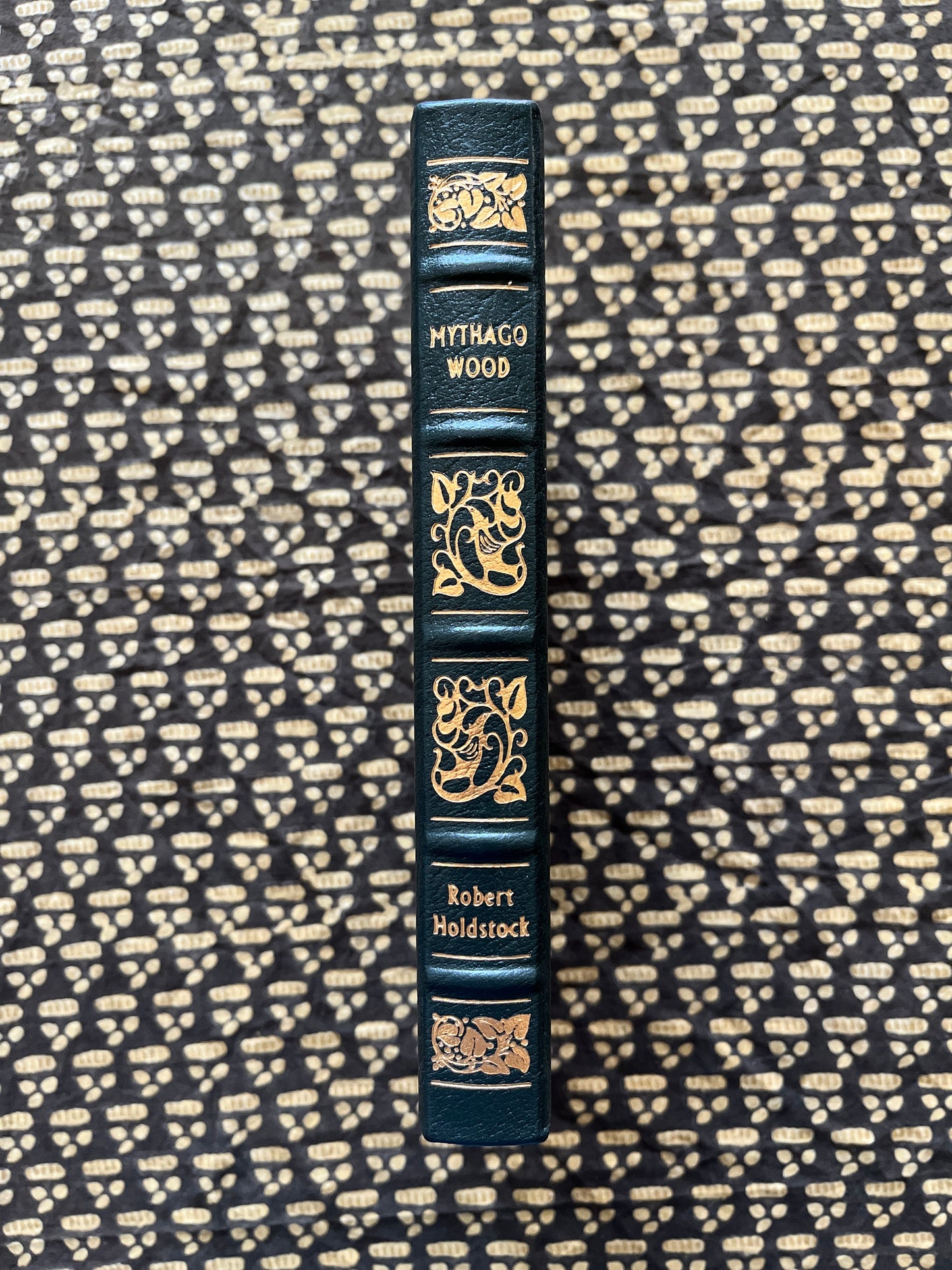 Mythago Wood - Robert Holdstock (EASTON PRESS DELUXE EDITION ILLUS. SIGNED AND WITH SIGNED LETTER)