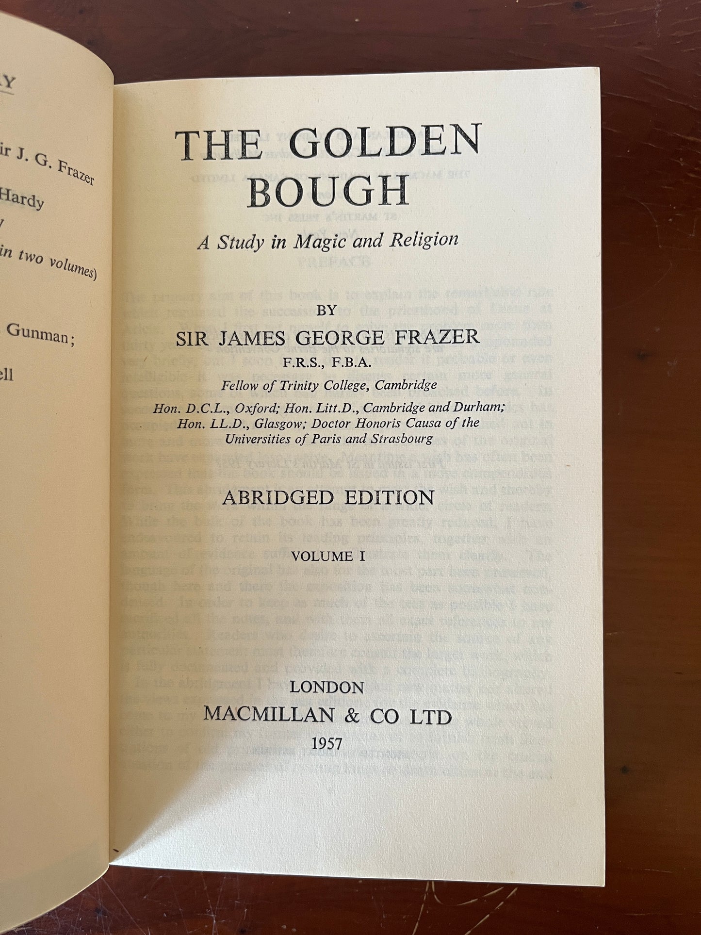 The Golden Bough (Abridged Paperback, Vol 1) - Sir James George Frazer