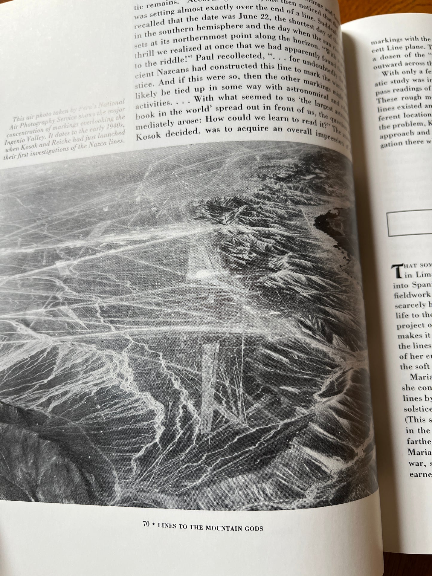 Lines to the Mountain Gods: Nazca and the Mysteries of Peru - Evan Hadingham