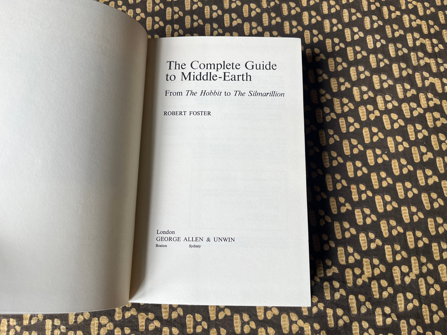 The Complete Guide to Middle Earth – Robert Foster on the work of Tolkien [First Edition 1978]