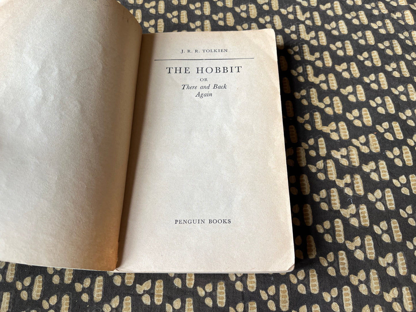 The Hobbit - J. R. R. Tolkien [First Paperback Edition - Puffin Books - 1961]