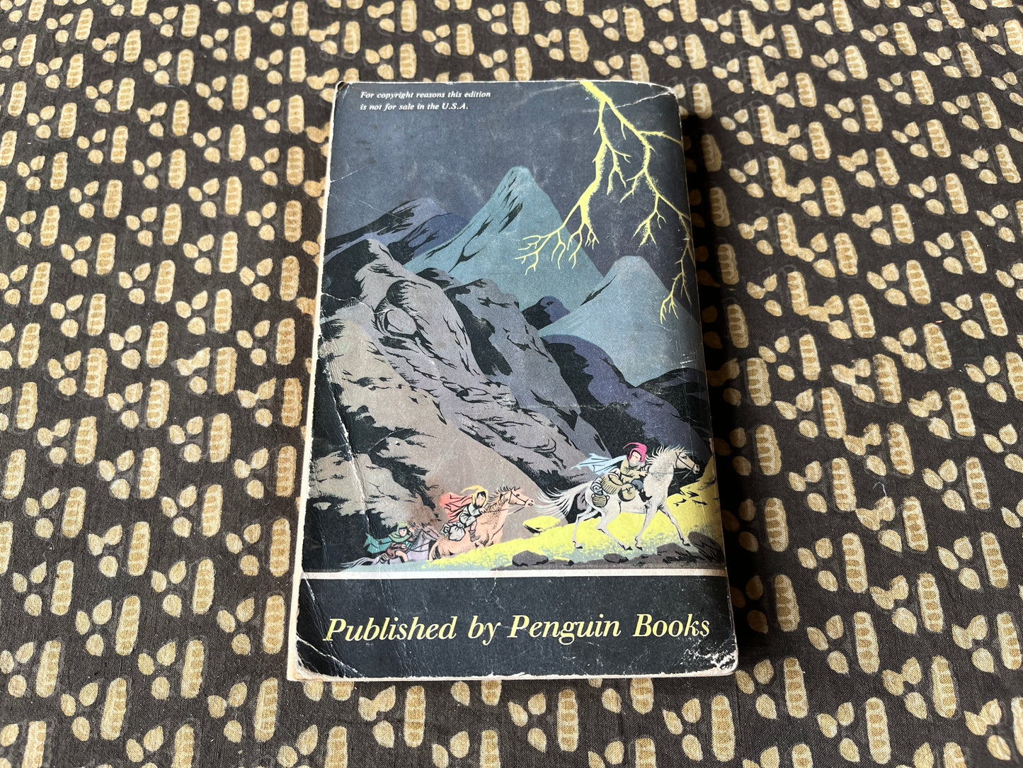 The Hobbit - J. R. R. Tolkien [First Paperback Edition - Puffin Books - 1961]