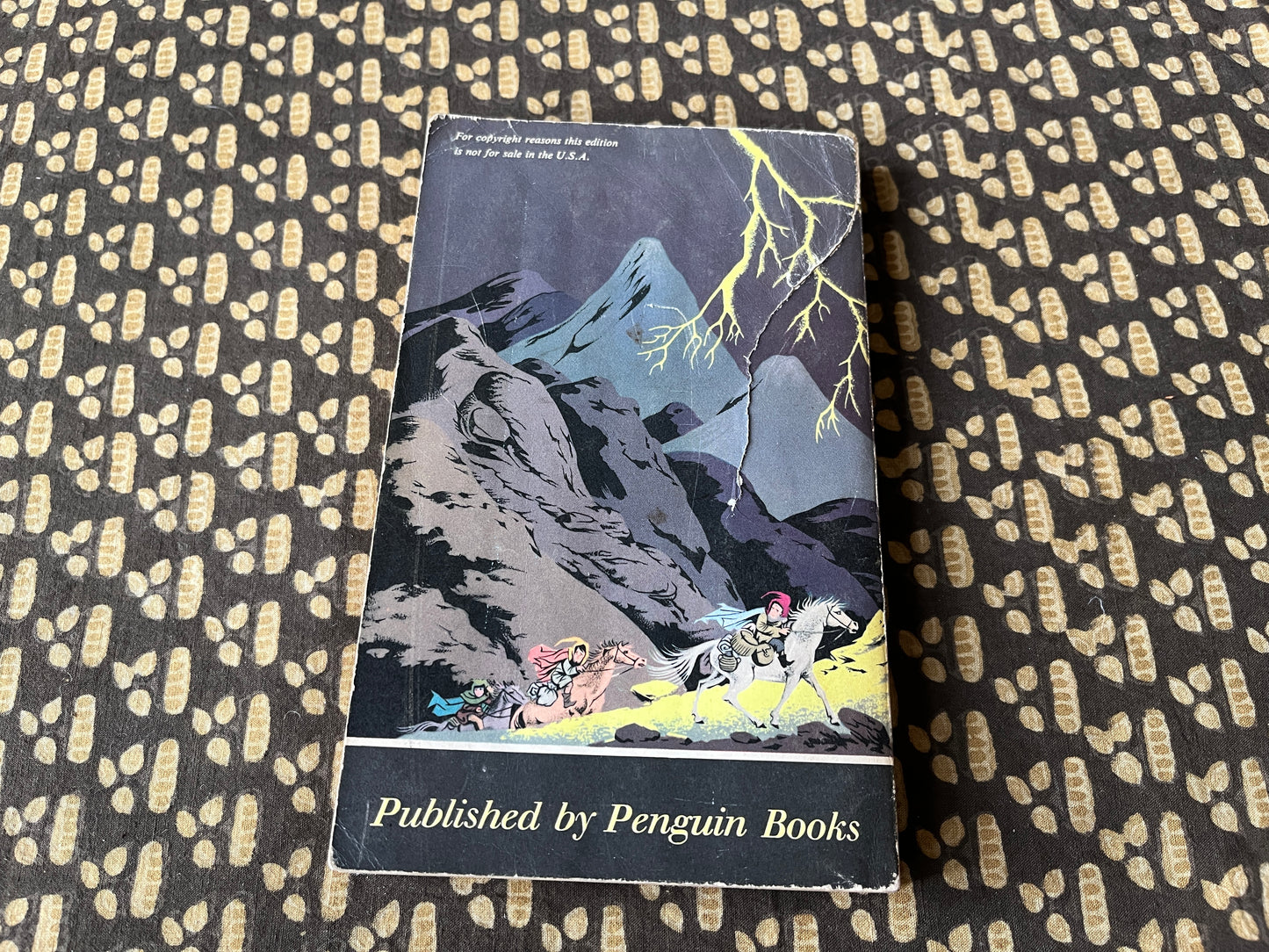 The Hobbit - J. R. R. Tolkien [First Paperback Edition - Puffin Books - 1961]