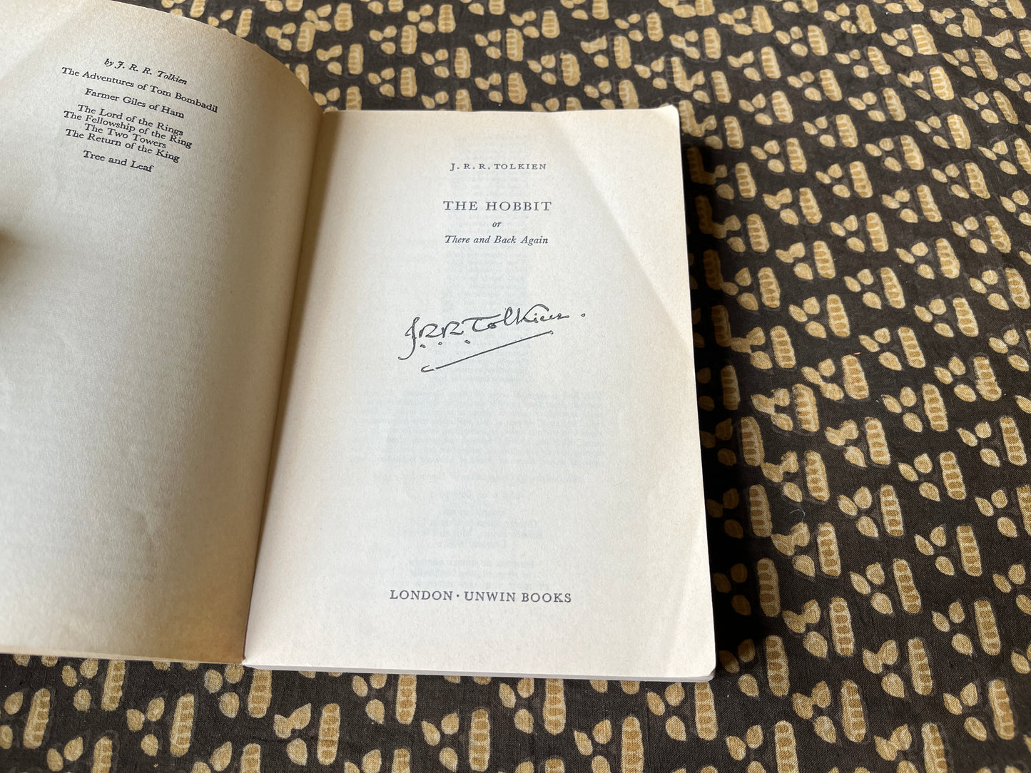 The Hobbit - J. R. R. Tolkien [3rd Ed. 17th Imp. by Unwin - 1973]