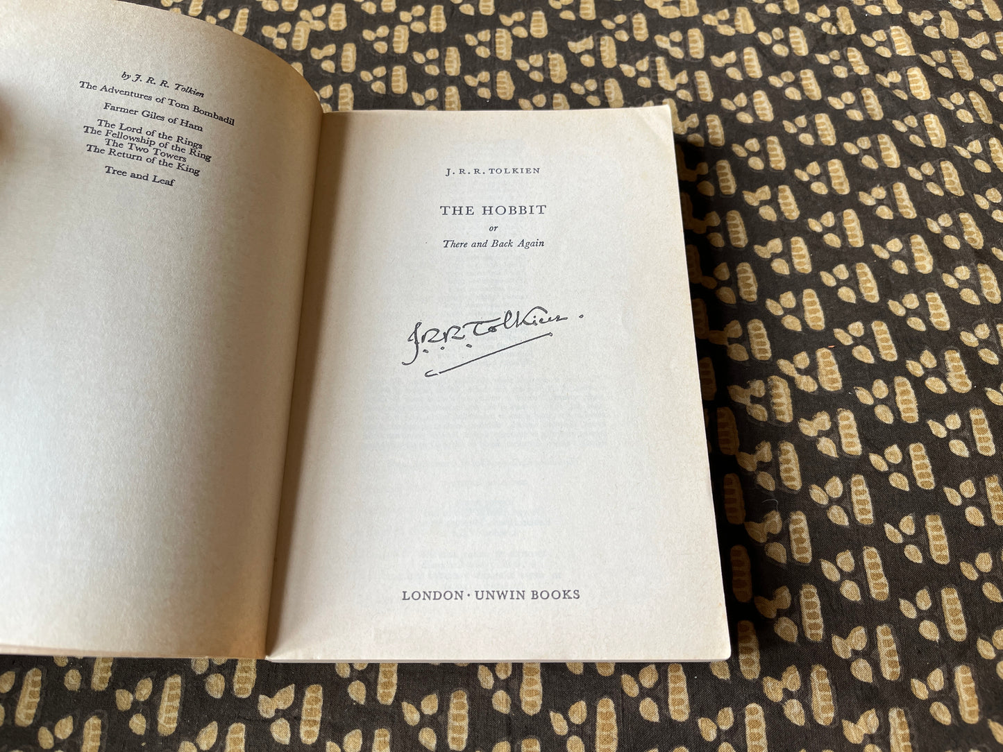 The Hobbit - J. R. R. Tolkien [3rd Ed. 15th Imp. by Unwin - 1972]