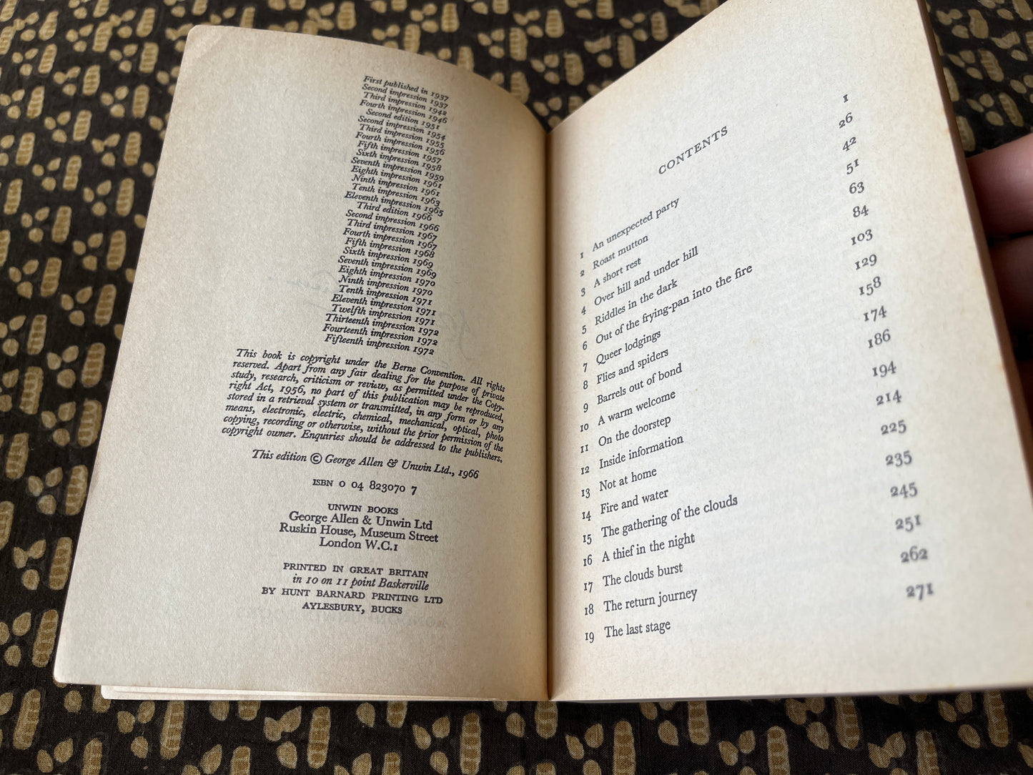 The Hobbit - J. R. R. Tolkien [3rd Ed. 15th Imp. by Unwin - 1972]