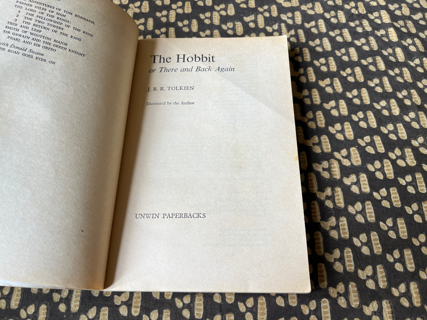 The Hobbit - J. R. R. Tolkien [4th Ed. 2nd Imp. by Unwin - 1976]