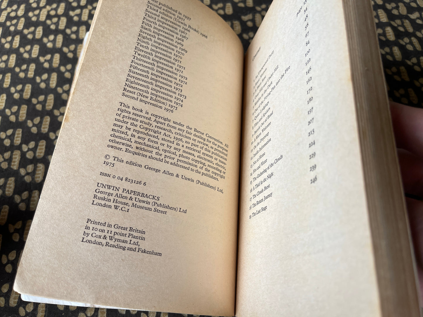 The Hobbit - J. R. R. Tolkien [4th Ed. 2nd Imp. by Unwin - 1976]