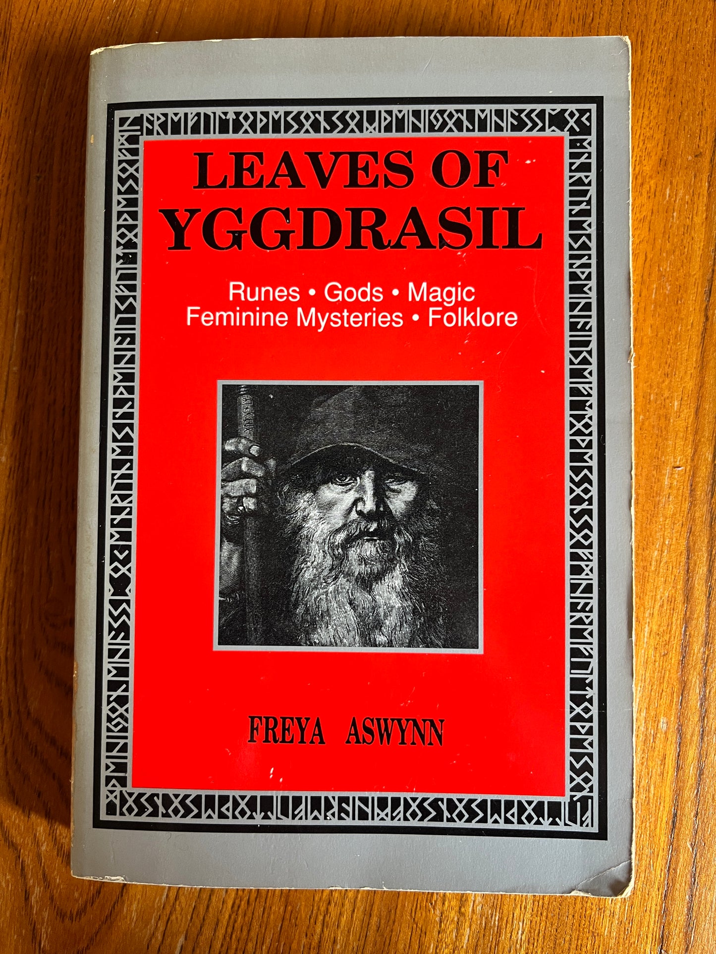 Leaves of Yggdrasil: Runes, Gods, Magic, Feminine Mysteries, Folklore - Freya Aswynn