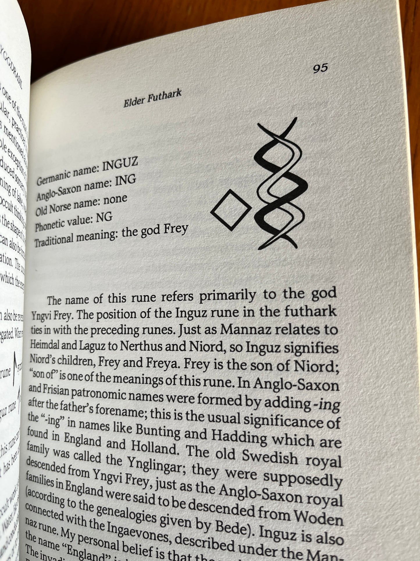 Leaves of Yggdrasil: Runes, Gods, Magic, Feminine Mysteries, Folklore - Freya Aswynn