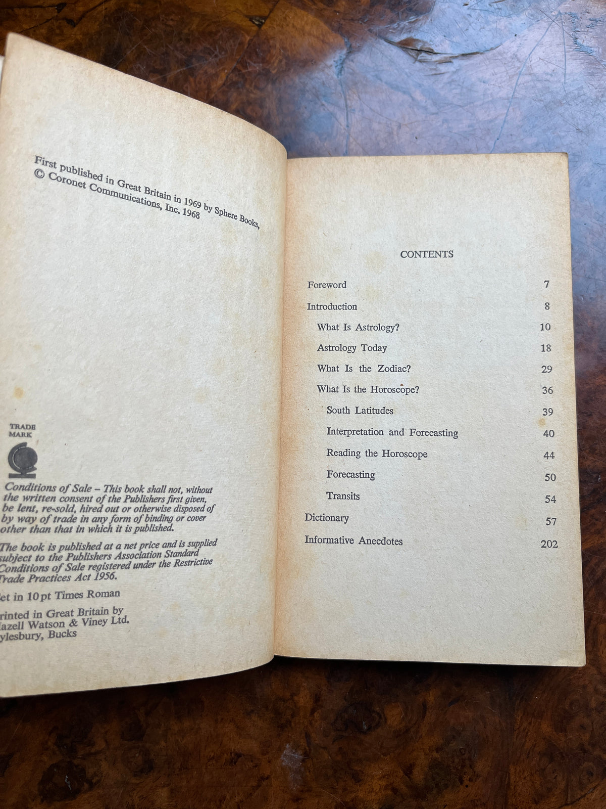 A Dictionary of Astrology - Dal Lee (1968 First Edition Sphere Books)