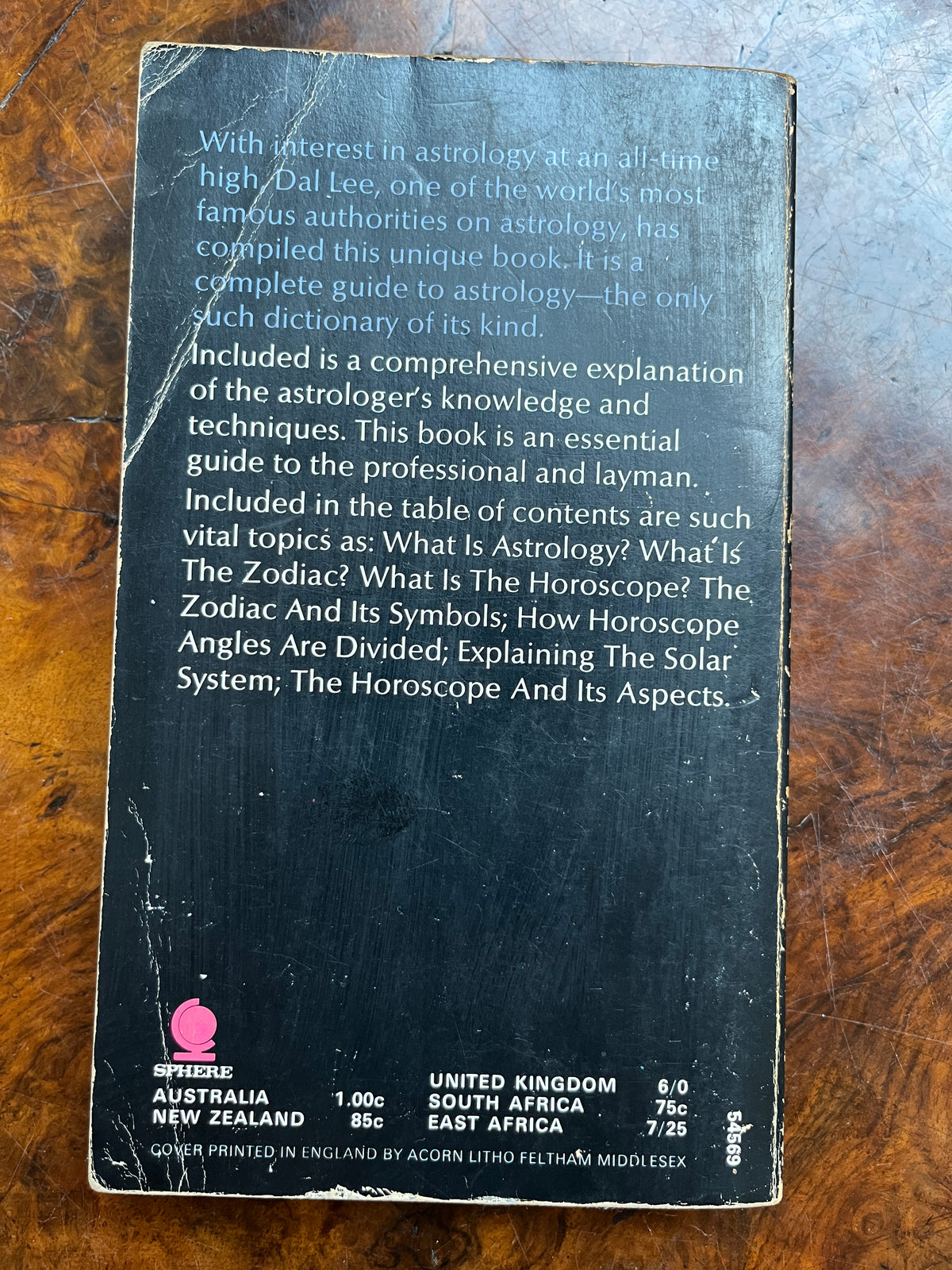 A Dictionary of Astrology - Dal Lee (1968 First Edition Sphere Books)